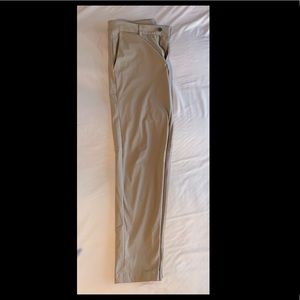 Men’s Lululemon Commission Slim Pant.